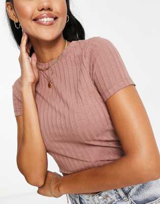 ASOS DESIGN Hourglass - Ribstrikket T-shirt i brun i slim fit