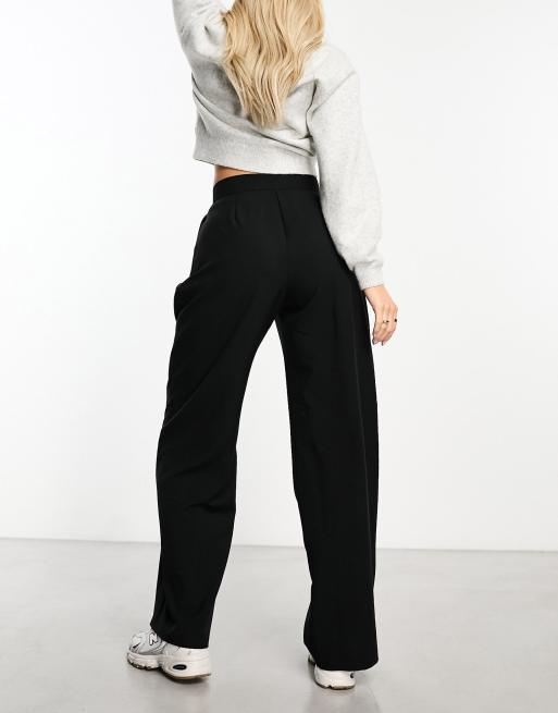 ASOS DESIGN Hourglass – Svarta figursydda byxor med vida ben och veck, 2 av 4