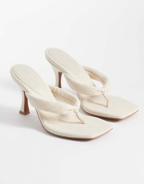 ASOS DESIGN - Huddle - Gewatteerde teensandalen met hak in neutraal linnen - view 1