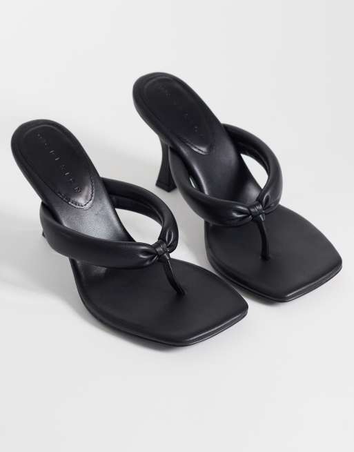 ASOS DESIGN Huddle gewatteerde teenslippers met hak in zwart, 2 van 4
