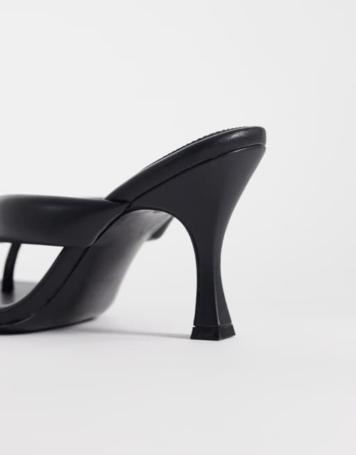 ASOS DESIGN Huddle gewatteerde teenslippers met hak in zwart, 4 van 4