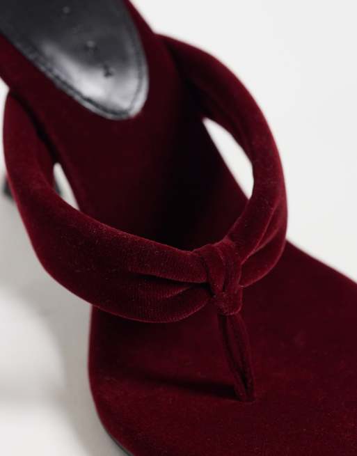 ASOS DESIGN Huddle padded toe thong heeled sandals in berry velvet, 4 of 5