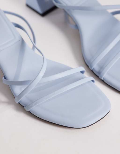 ASOS DESIGN – Hundred – Blekblå sandaler med blockklack och remmar, 3 av 4