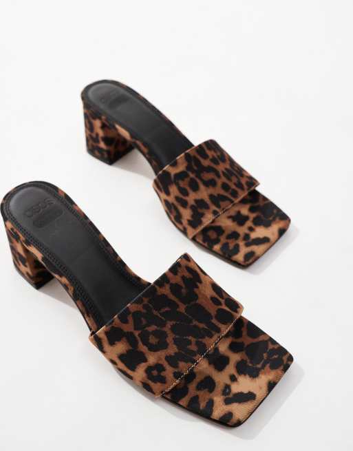 ASOS DESIGN – Hundred – Klapki na średnim obcasie klockowym w panterkę , 2 z 4