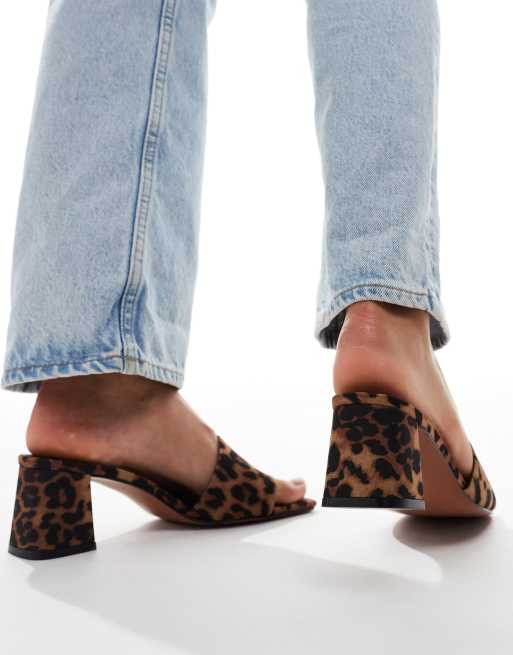 ASOS DESIGN – Hundred – Klapki na średnim obcasie klockowym w panterkę , 3 z 4