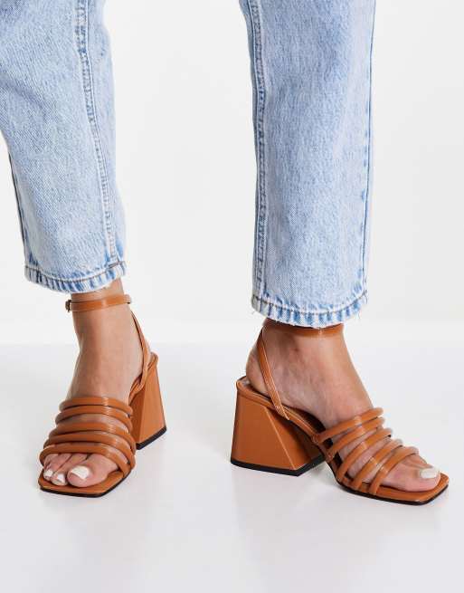 ASOS DESIGN – Husk – Jasnobrązowe sandały z pasków na obcasie klockowym, 3 z 4