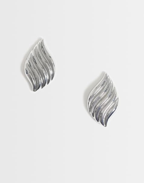 ASOS DESIGN hverdagsorestikker med bølget rilledesign i sølvfarve - view 1
