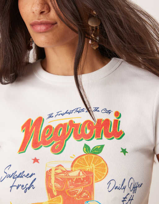 ASOS DESIGN - Hvid baby-T-shirt med 'Negroni'-cocktailprint, 2 af 4
