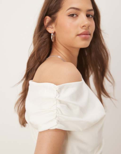 ASOS DESIGN - Hvid baby-T-shirt med offshoulder-snit og rynker, 2 af 4