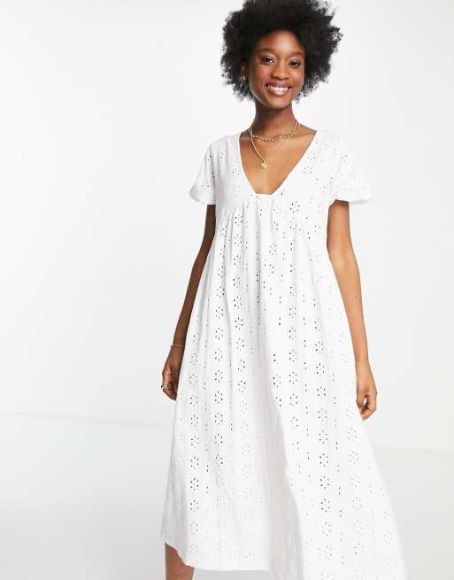 ASOS DESIGN - Hvid broderet midikjole med V-hals og empiresømdetalje