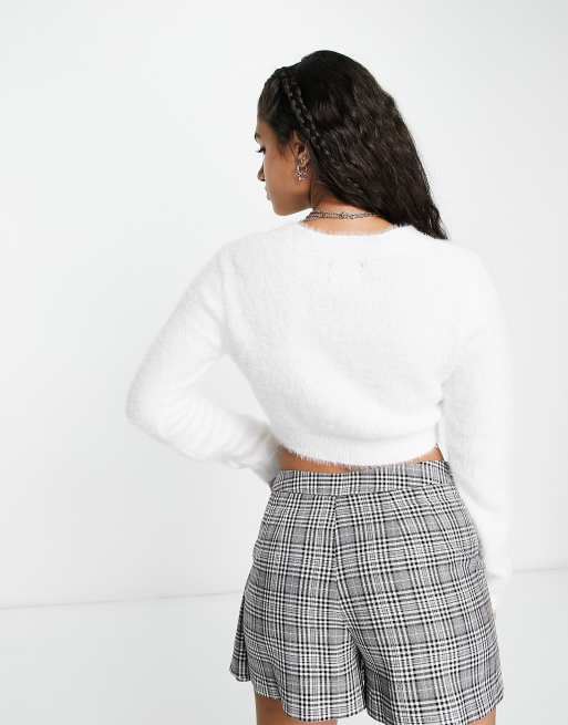 ASOS DESIGN - Hvid cropped cardigan med V-hals og knapper med rhinsten, 2 af 4