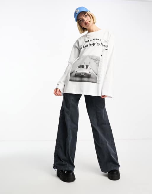 ASOS DESIGN - Hvid langærmet skatertop med Los Angeles-avisgrafik, 2 af 4