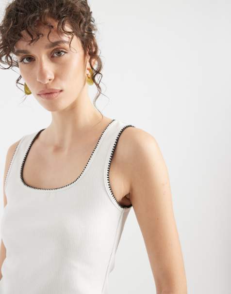 ASOS DESIGN - Hvid og sort ribstrikket overdel med dyb rund hals og tæppesyninger - view 1
