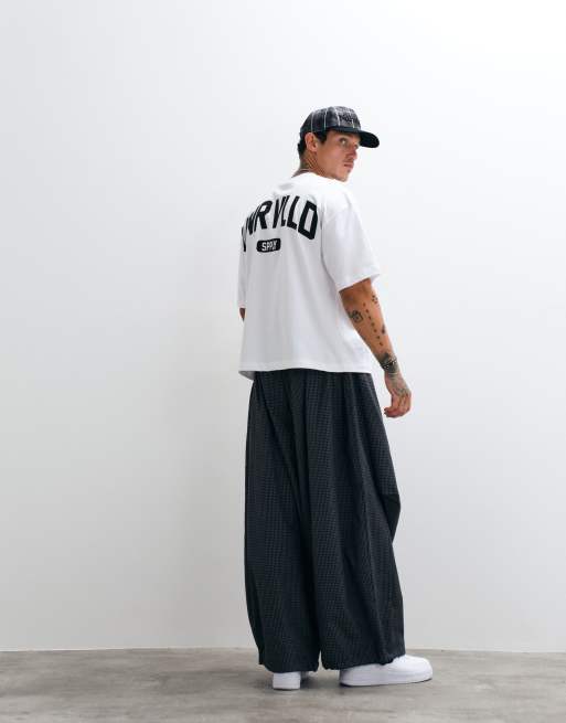 ASOS DESIGN - Hvid oversized T-shirt med klip-og-sy-paneler og stor tekstgrafik i firkantet pasform, 2 af 5