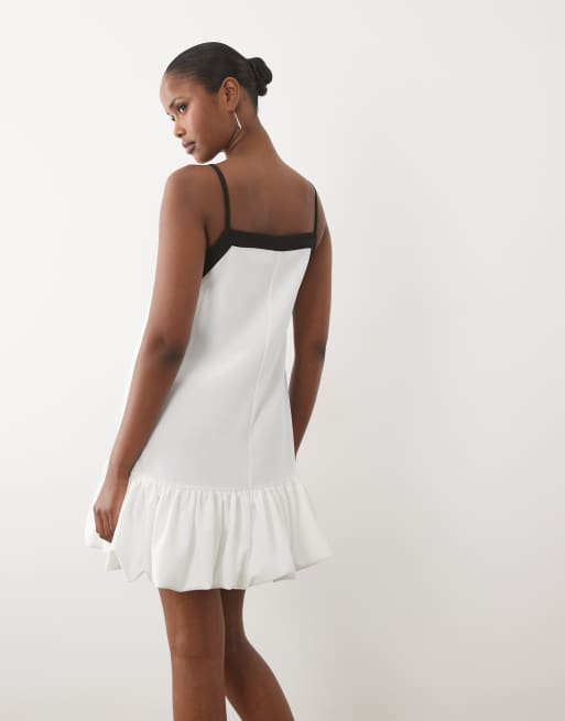 ASOS DESIGN - Hvid shift-minikjole med boblekant og sorte kantdetaljer i scuba-lignende stof, 3 af 4