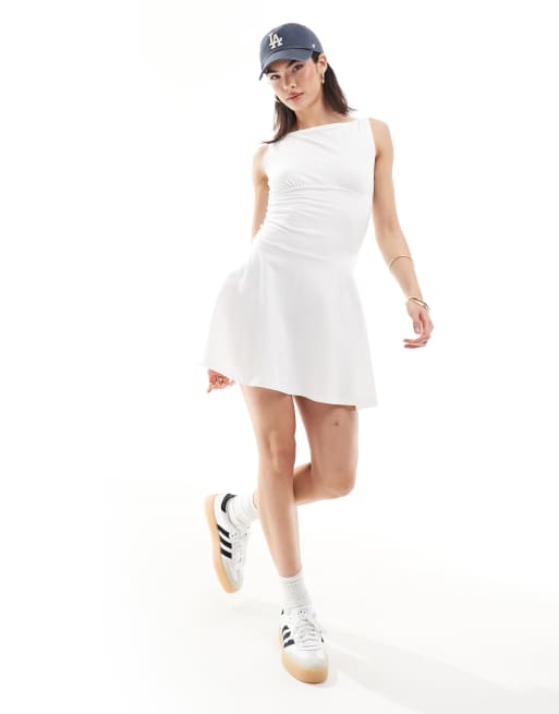 ASOS DESIGN - Hvid tenniskjole med sænket kant