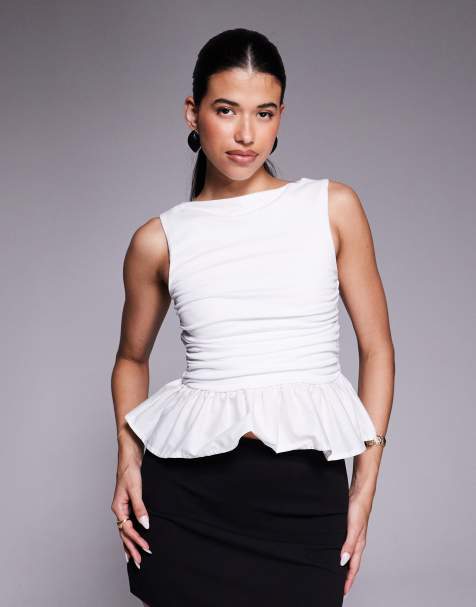 ASOS DESIGN - Hvid top med asymmetrisk peplum-kant i kontraststof - view 1
