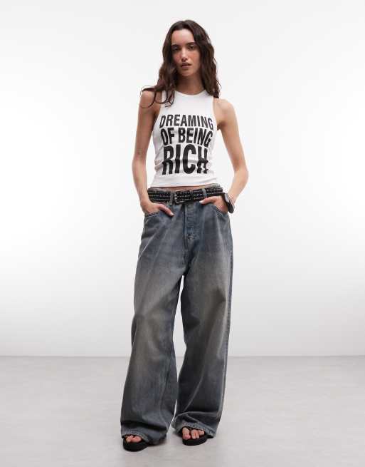 ASOS DESIGN - Hvid top med dyb rund hals og et stort slogan, 2 af 4