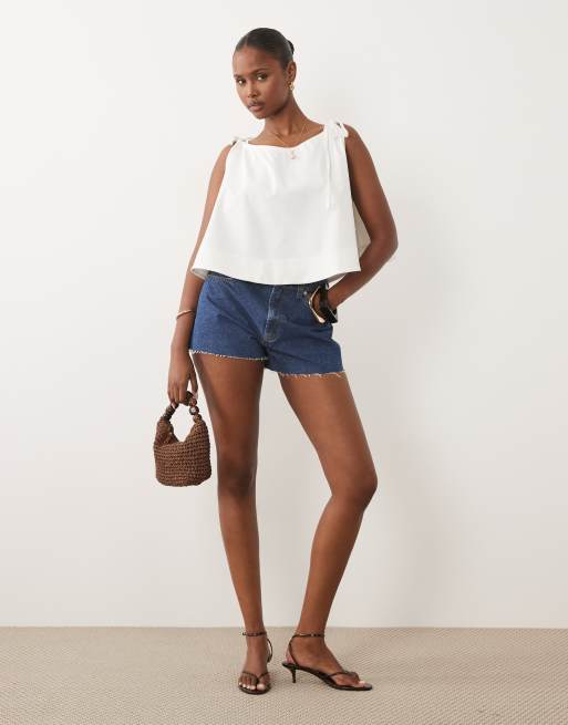 ASOS DESIGN - Hvid trapez-formet top med halterneck i bonded stof - Del af sæt, 3 af 4