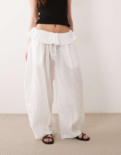 ASOS DESIGN - Hvide gennemsigtige pull on-bukser med ballon-ben og taljedetalje i tekstureret stof, 2 af 5