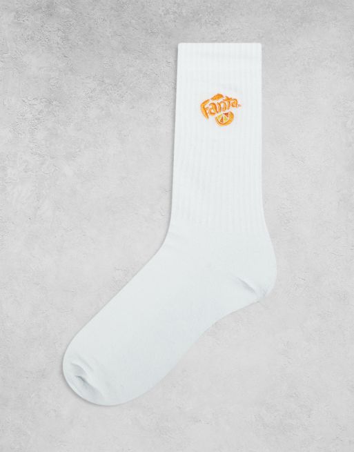 ASOS DESIGN - Hvide sokker med broderet Fanta-logo