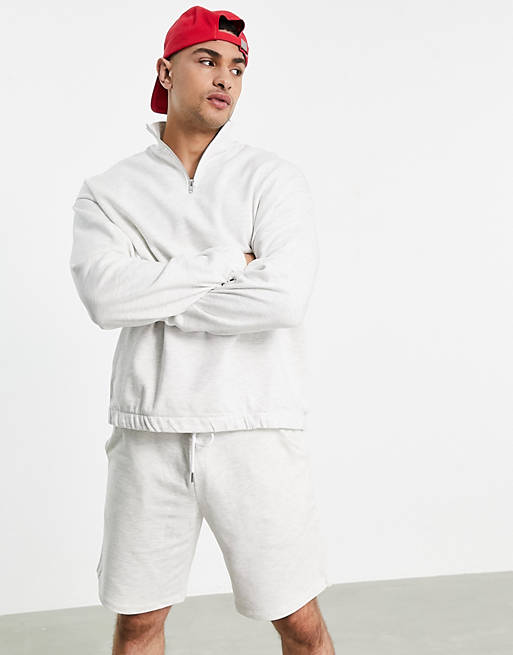 ASOS DESIGN - Hvidmeleret træningssæt med oversized sweatshirt med halv lynlås og oversized shorts