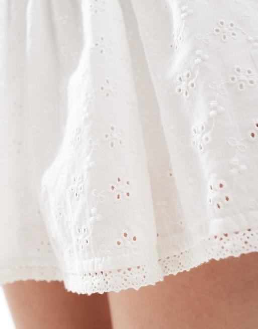 ASOS DESIGN - Hvidt broderet skort, 4 af 5