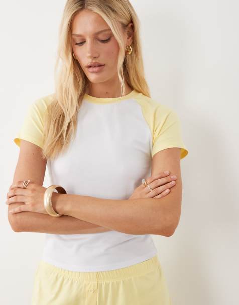 ASOS DESIGN - Hvidt og kærnemælksfarvet sæt med baby-T-shirt med korte raglanærmer - view 1