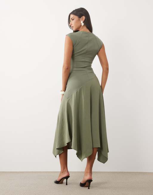 ASOS DESIGN hybrid midiklänning med asymmetrisk sänkt midja i khakikontrast, 4 av 4