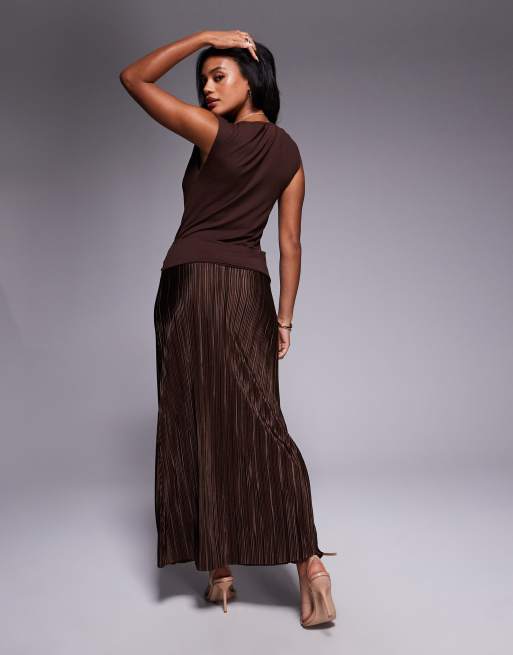 ASOS DESIGN hybrid plisse twist detail maxi dress in brown, 2 of 4
