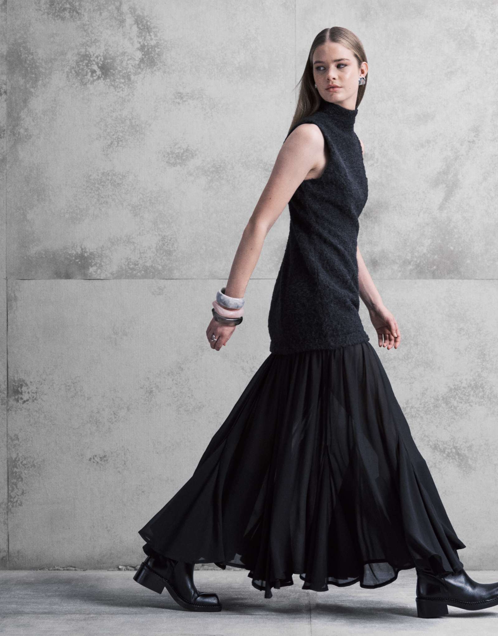 Макси-платье без рукавов с заниженной талией и стразами ASOS DESIGN hybrid