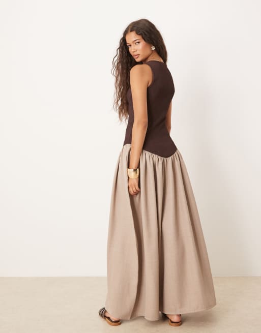 ASOS DESIGN - Hybride maxi jurk met racerhals, geribbeld lijfje en rok in bruin, 3 van 4