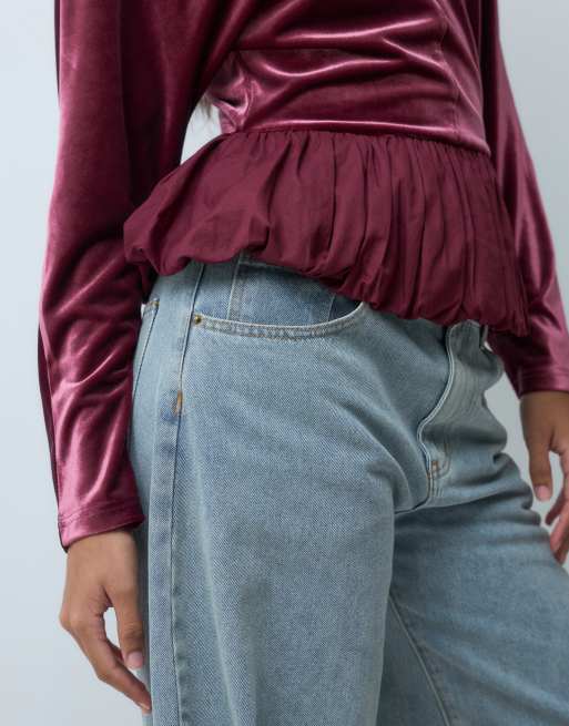 ASOS DESIGN hybride top van fluweel en poplin met ballonzoom in bordeauxrood, 2 van 5