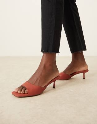 ASOS DESIGN - Hyped - Mules in Rostrot mit Pfennigabsatz-Braun