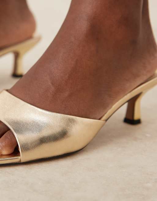 ASOS DESIGN Hyper Sabot con tacchetti a spillo color oro