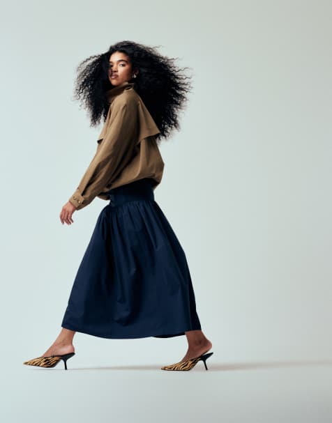 ASOS DESIGN – Iconic – Marinblå maxikjol med låg midja och ballongfåll - view 1