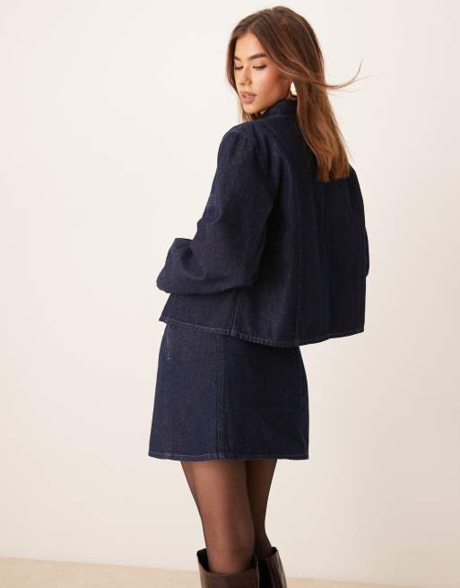 ASOS DESIGN – Indigoblå, figursydd minikjol i denim med dekorativ söm, 4 av 5