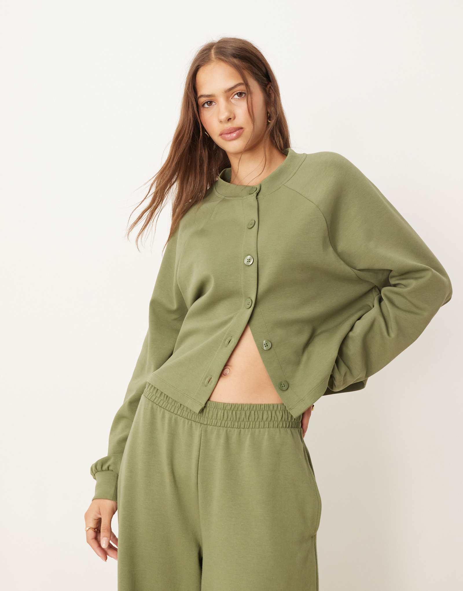 ДИЗАЙНЕРСКИЙ кардиган из интерлока ASOS цвета хаки