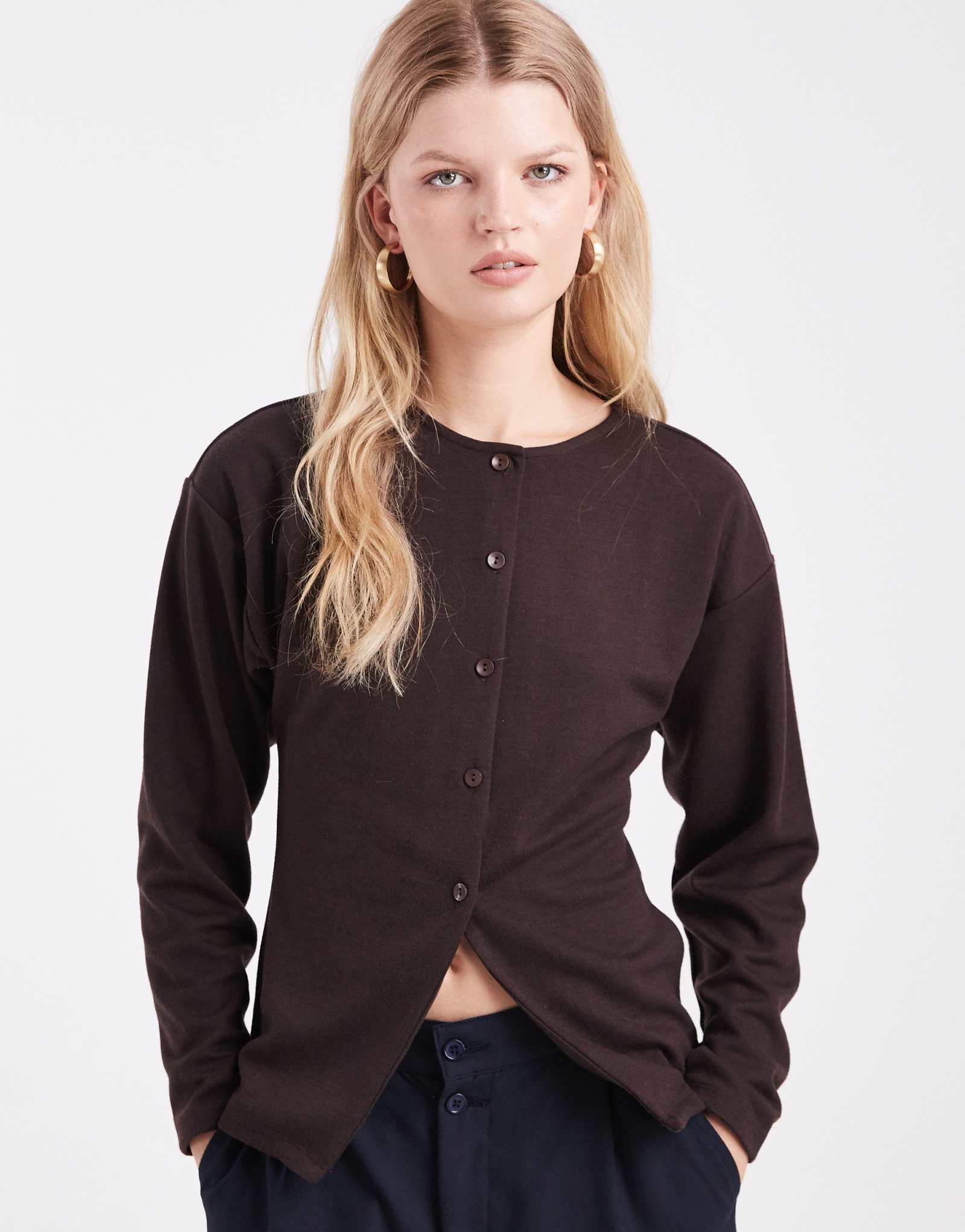 Удлиненный кардиган с разрезом спереди от ASOS DESIGN interlock коричневого цвета