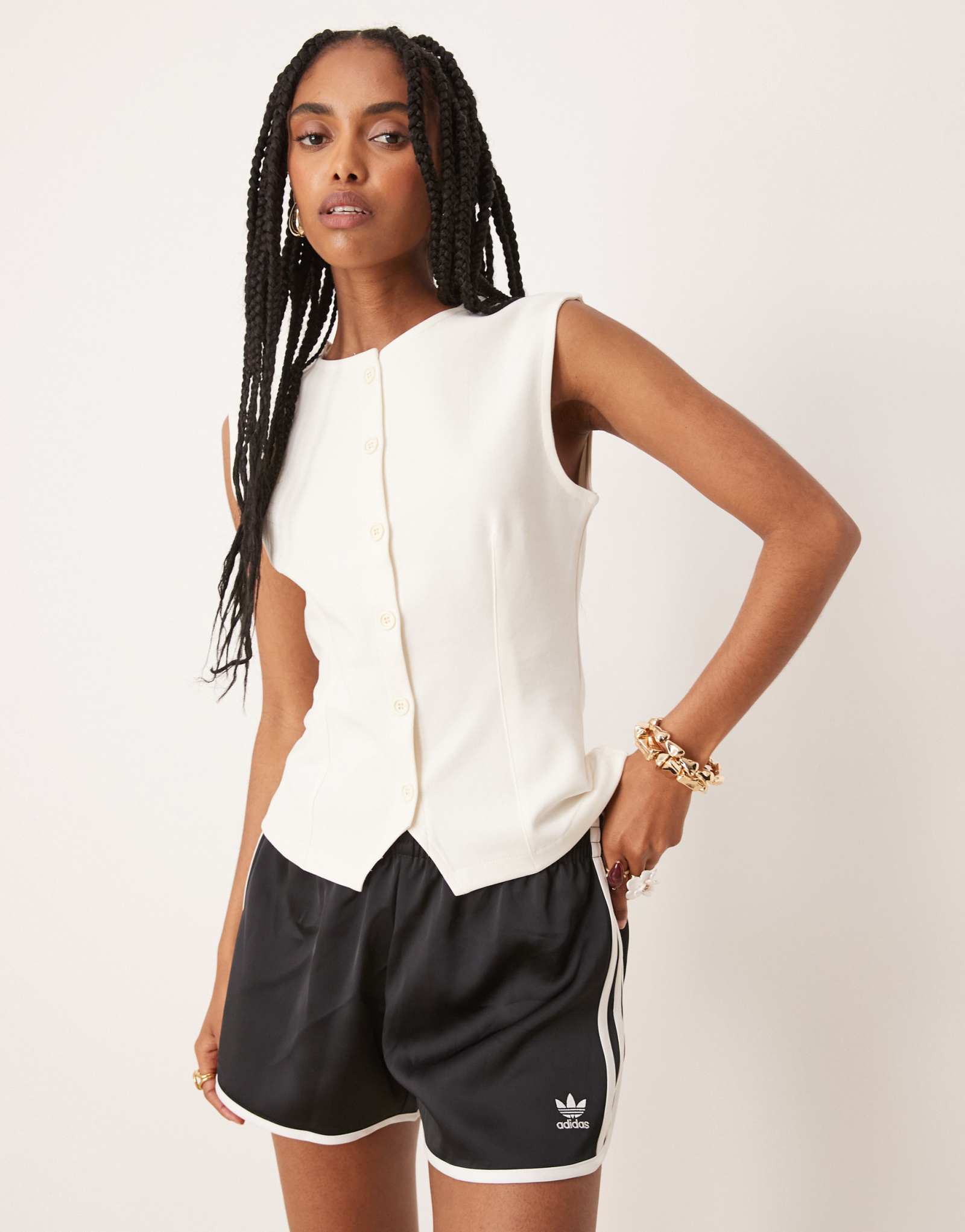 Жилет ASOS DESIGN interlock с острыми плечами и застежкой на пуговицы из кокосового молока