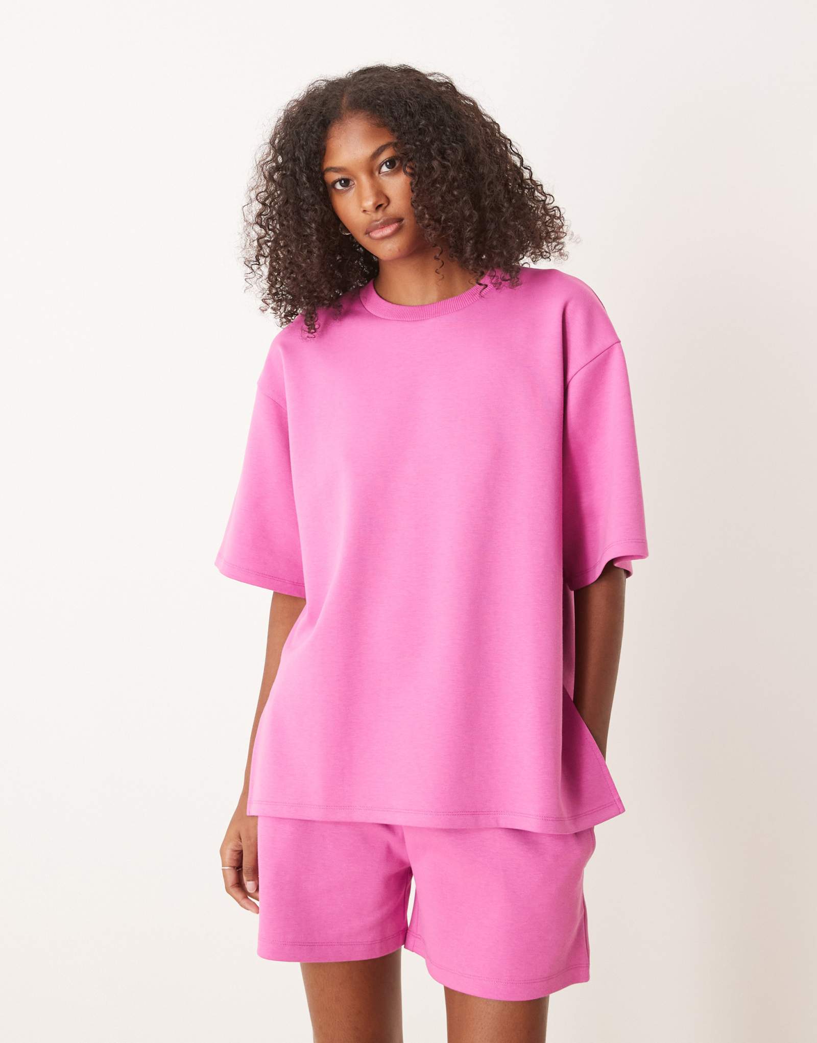 Футболка ASOS DESIGN interlock с разрезом по бокам розового цвета - часть комплекта