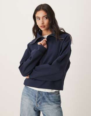 ASOS DESIGN - Interlock-Sweatshirt in Marineblau mit kurzem Reißverschluss und großem Kragen-Grau