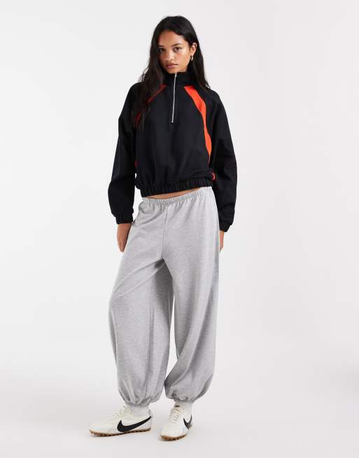 ASOS DESIGN interlock træningstop med lynlås hele vejen igennem i sort og rød, 2 af 4