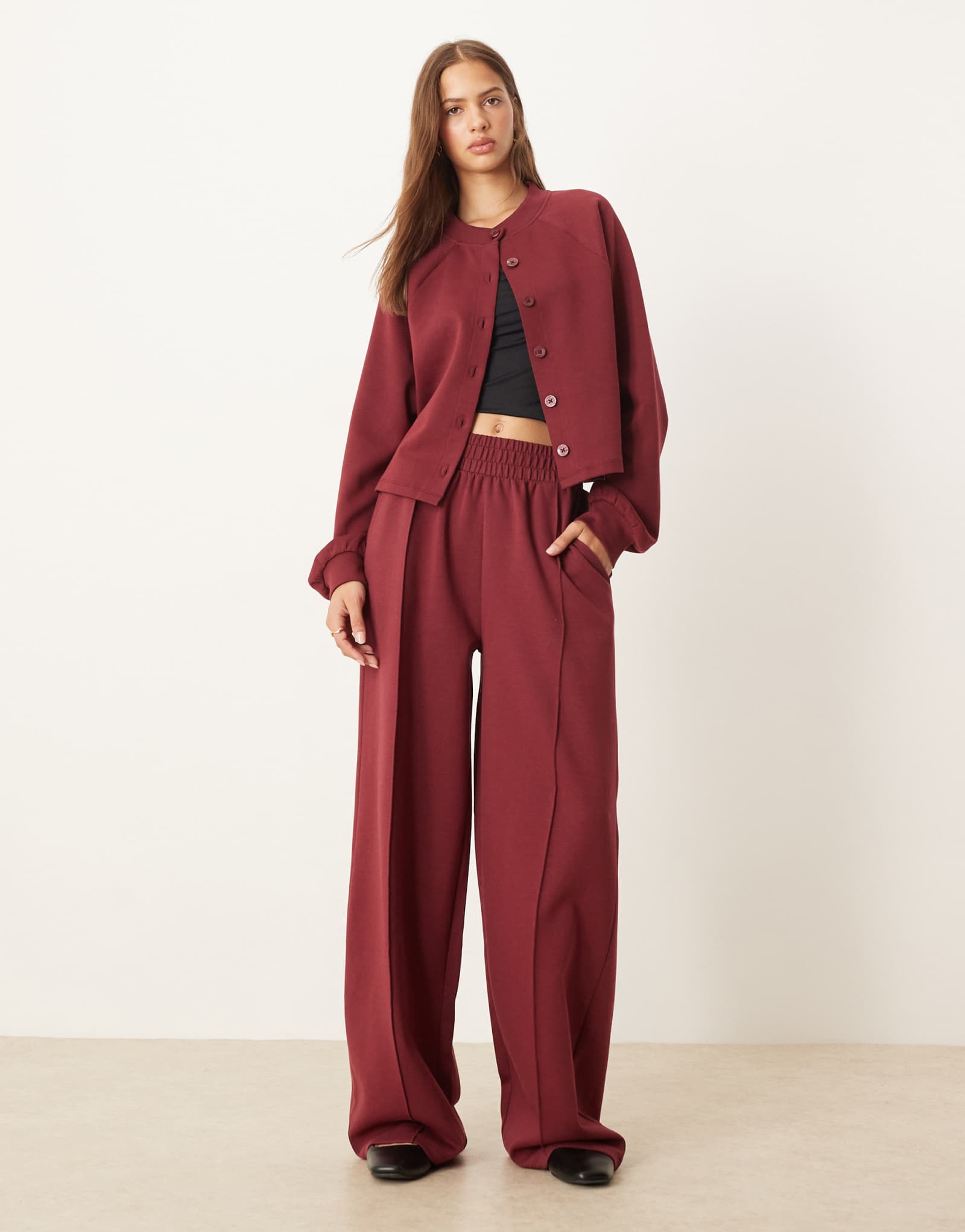 Широкие брюки ASOS DESIGN interlock бордового цвета