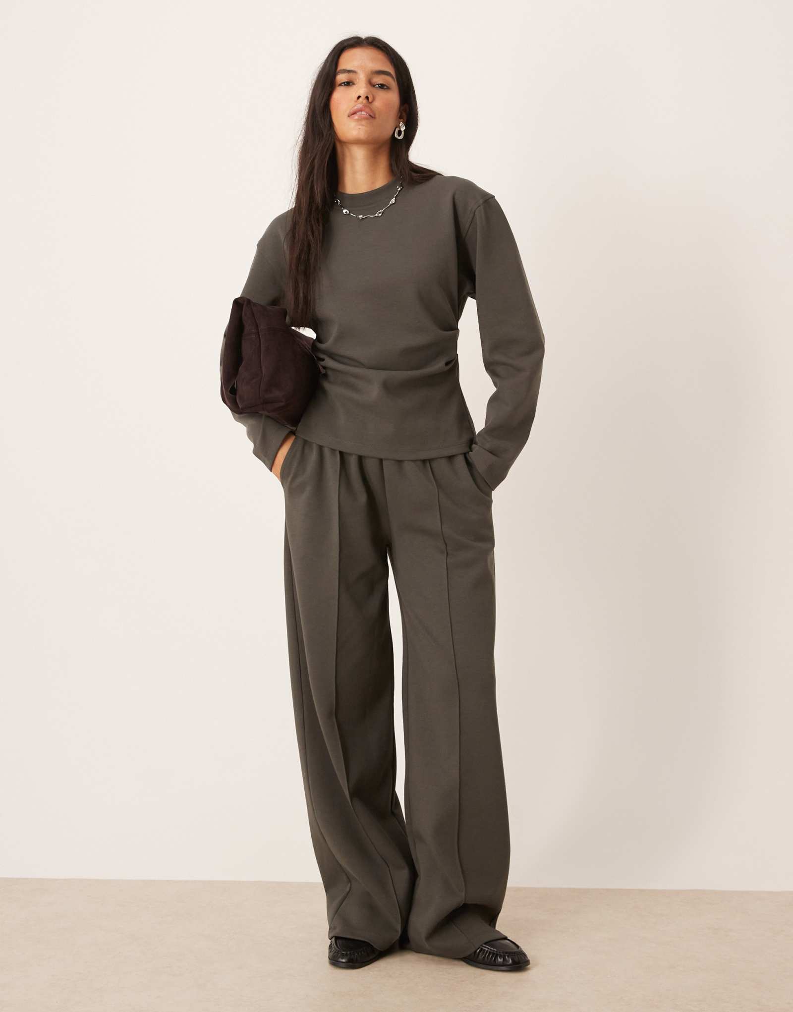 Широкие брюки ASOS DESIGN interlock цвета древесного угля - часть комплекта