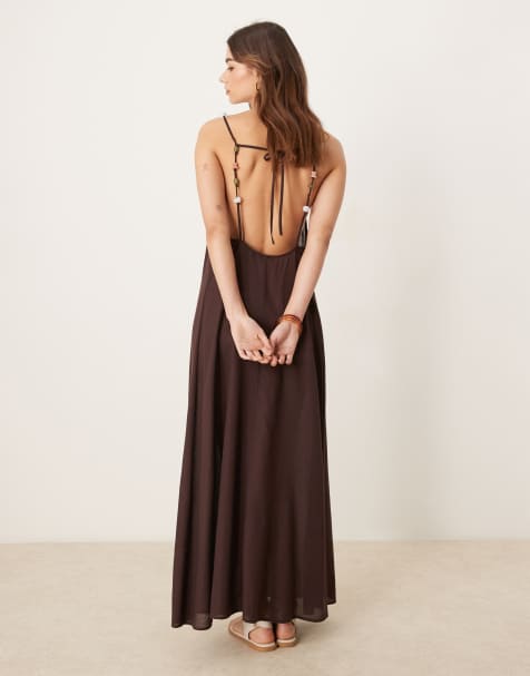 ASOS DESIGN – Ivy – Maxi-Strandkleid in Braun aus Leinenmix mit Perlendetails am Rücken - view 1