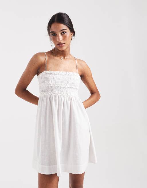 ASOS DESIGN - Izzy - Robe d'été courte de plage froncée à détail volanté - Blanc, 2 de 4
