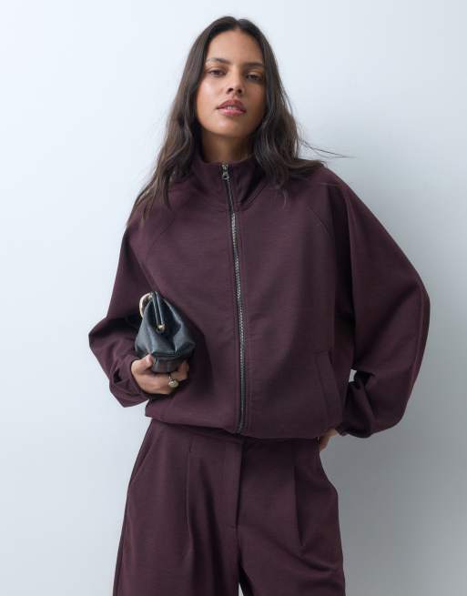 ASOS DESIGN – Vinrött set med plisserade jorts och jacka med dragkedja, 2 av 3