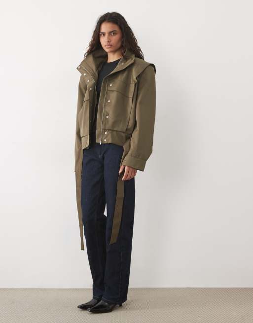 ASOS DESIGN jacka med ståkrage, skärp i fållen, 80-tals sportstil, oliv, 3 av 4