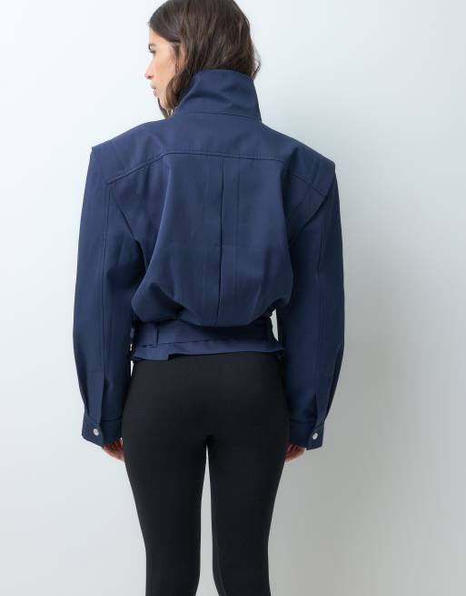 ASOS DESIGN jacka med ståkrage, skärp i nederkanten och 80-tals sportstil, 4 av 4